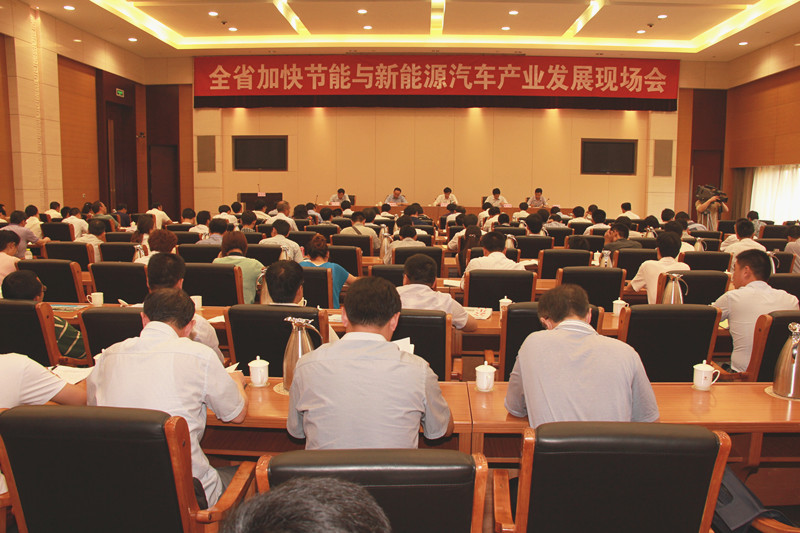 全省加快节能与新能源汽车产业发展现场会在我市召开